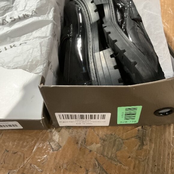 British Style Women's Fashion Loafers, Patent Leather Size 10 Black - Picture 4 of 8